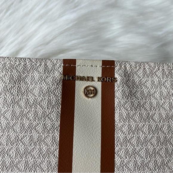 Michael Kors | Belt Bag - Picture 2 of 6